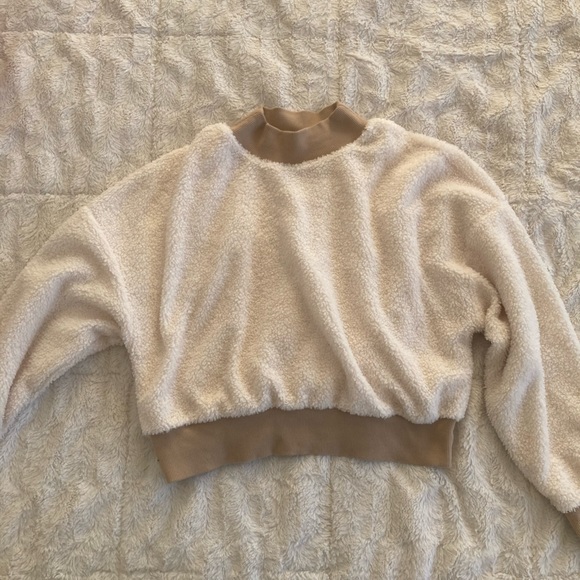 Fabletics Cropped Sherpa Pull-Over - Picture 3 of 4